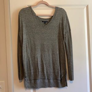 🌱lightweight grey sweater, great for layering!